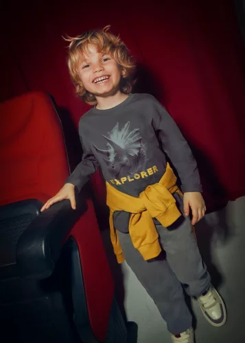 Mayoral fiú hosszú ujjú felső – dínó grafikával és „Explorer” felirattal, pizarra (szürke)